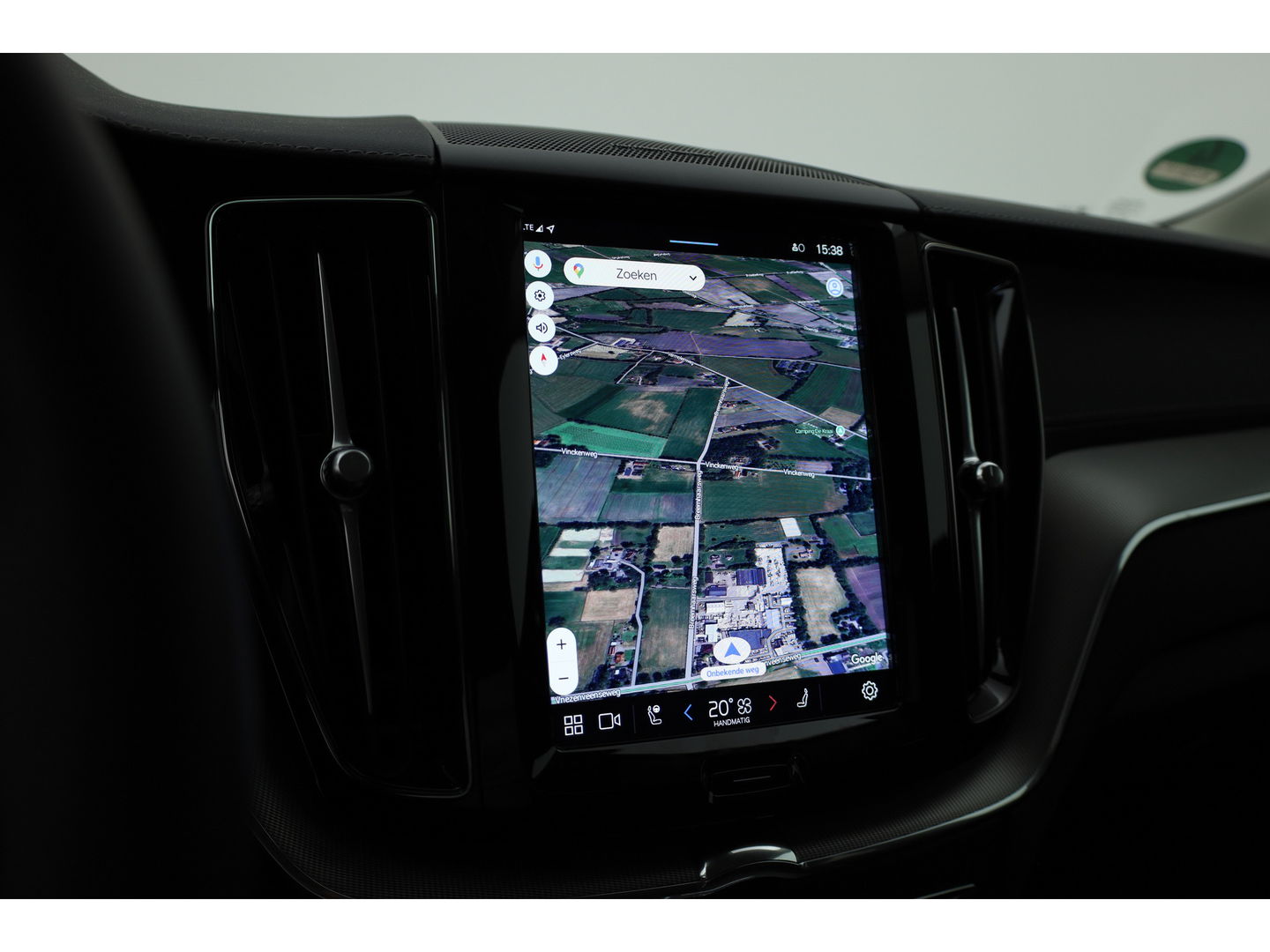 Volvo XC60 2.0 T8 Plug-in hybrid AWD Ultimate Dark | Head-up | 360 camera | Pano-dak | Stoel + stuurverw.