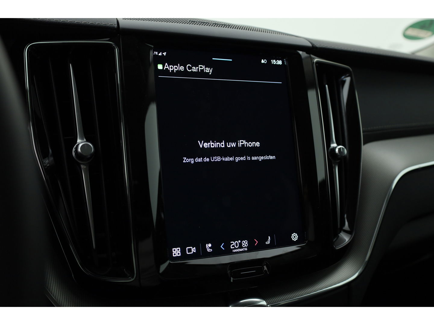 Volvo XC60 2.0 T8 Plug-in hybrid AWD Ultimate Dark | Head-up | 360 camera | Pano-dak | Stoel + stuurverw.