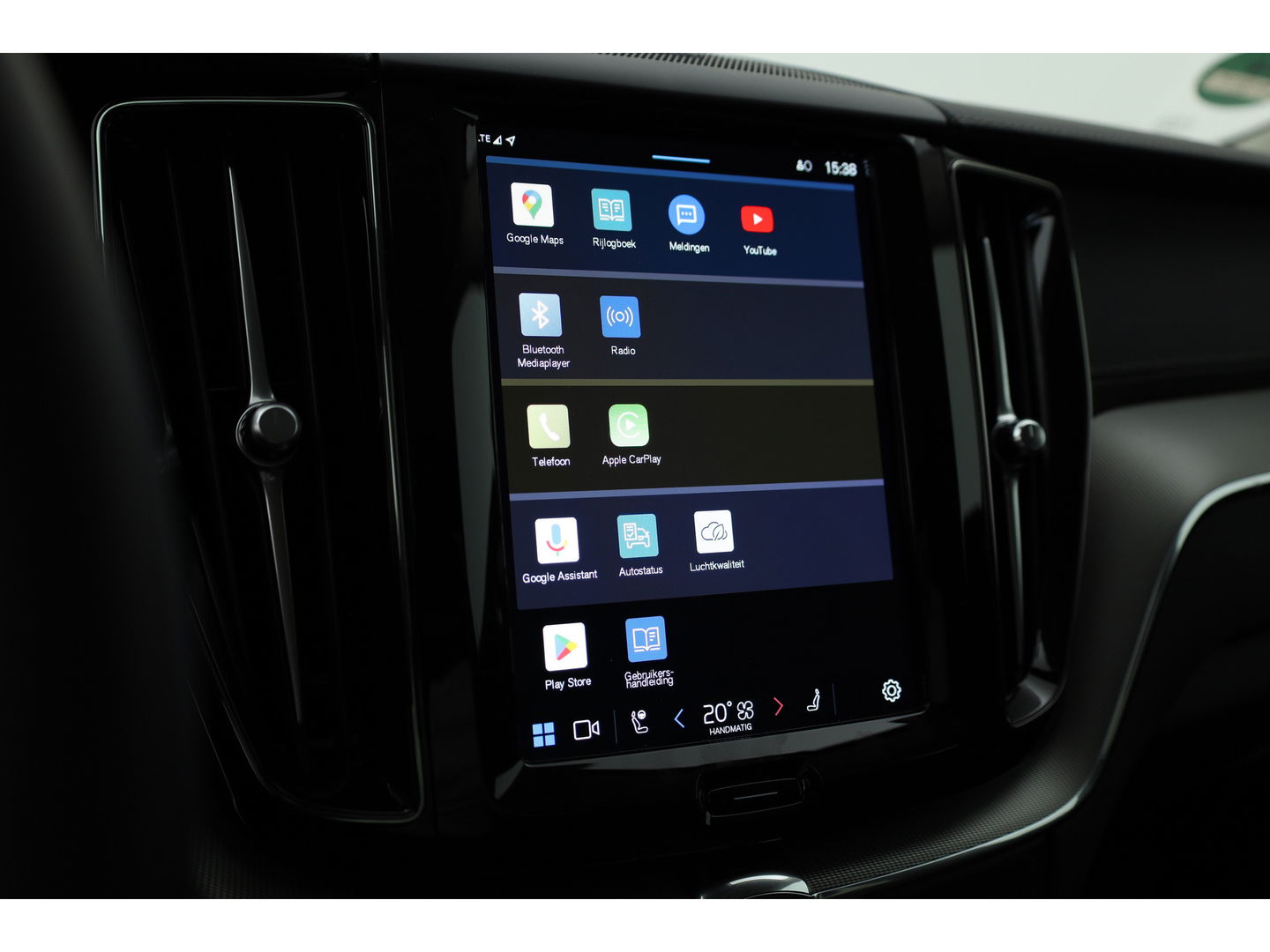 Volvo XC60 2.0 T8 Plug-in hybrid AWD Ultimate Dark | Head-up | 360 camera | Pano-dak | Stoel + stuurverw.