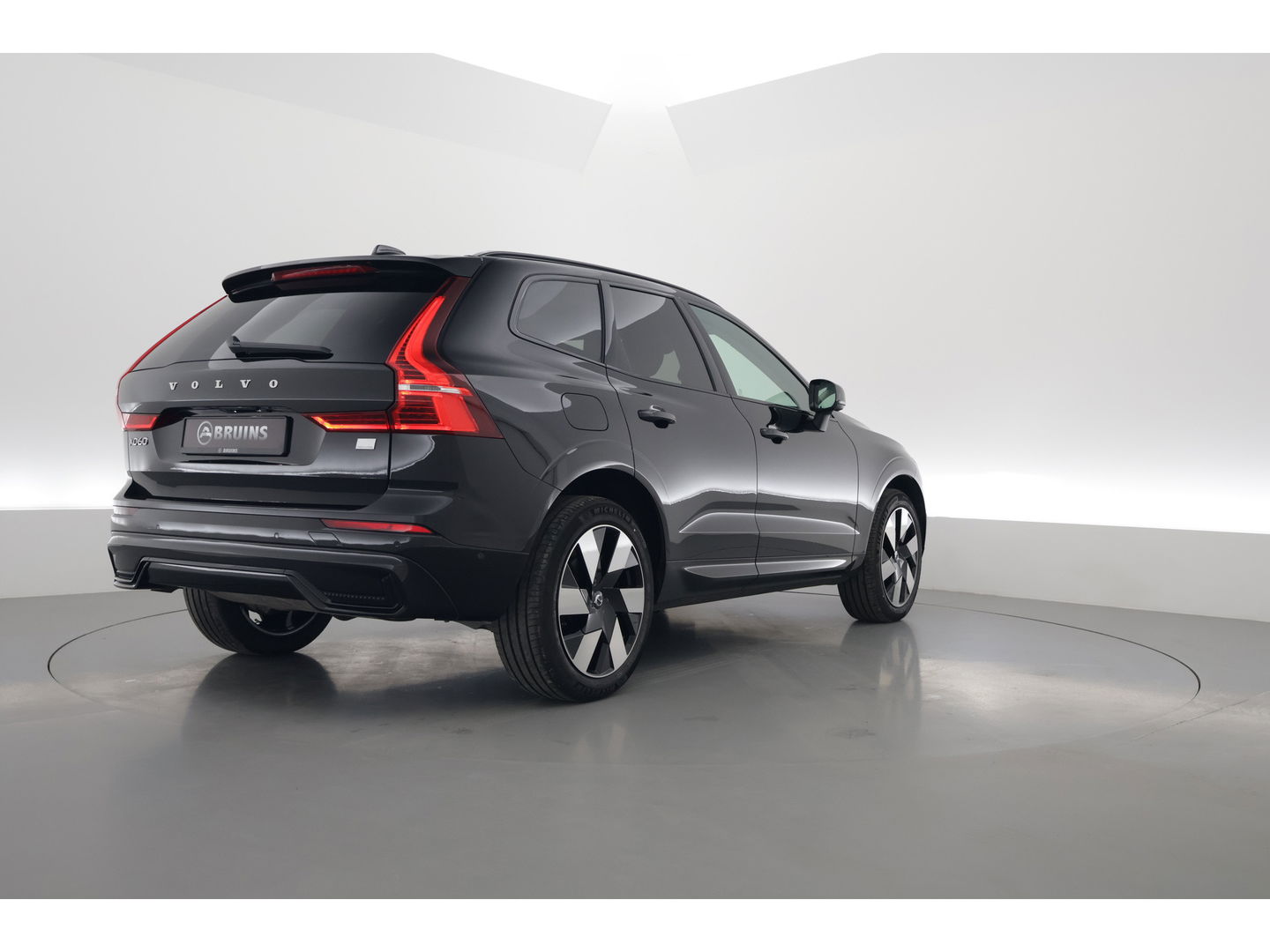 Volvo XC60 2.0 T8 Plug-in hybrid AWD Ultimate Dark | Head-up | 360 camera | Pano-dak | Stoel + stuurverw.