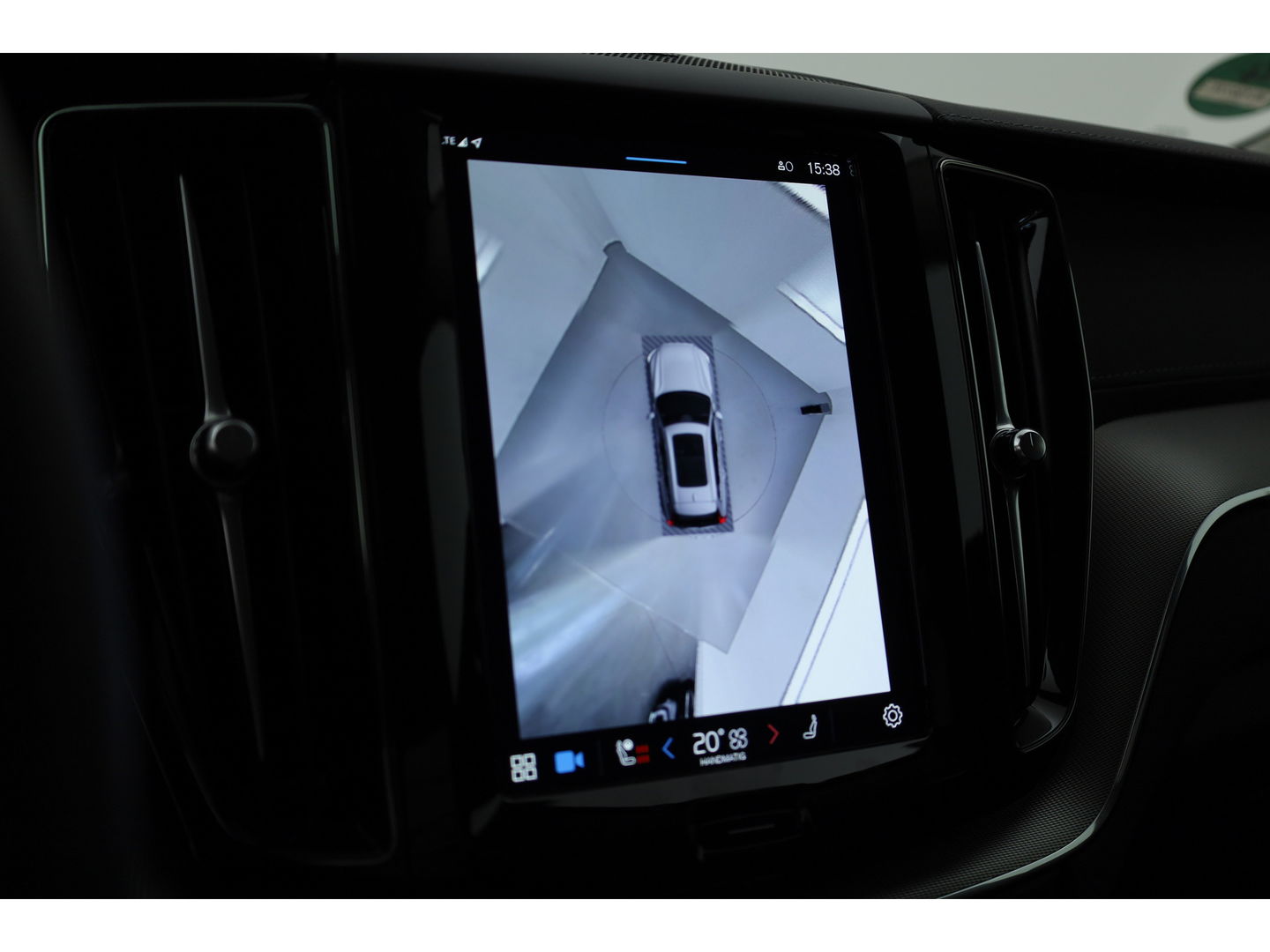 Volvo XC60 2.0 T8 Plug-in hybrid AWD Ultimate Dark | Head-up | 360 camera | Pano-dak | Stoel + stuurverw.