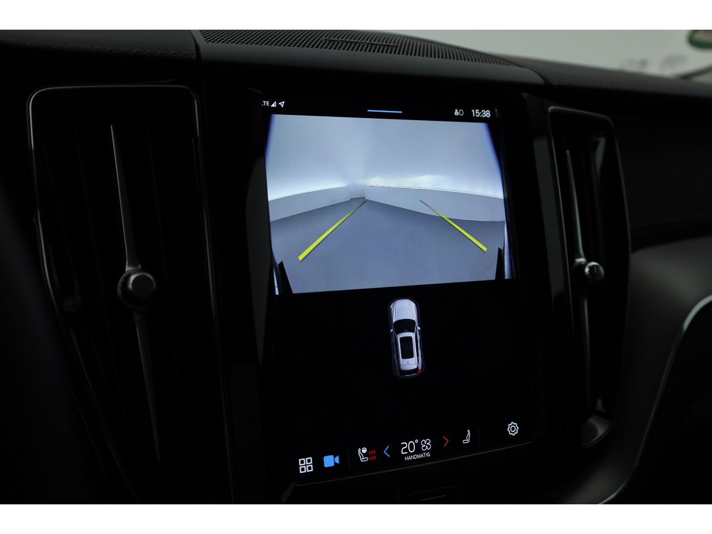 Volvo XC60 2.0 T8 Plug-in hybrid AWD Ultimate Dark | Head-up | 360 camera | Pano-dak | Stoel + stuurverw.