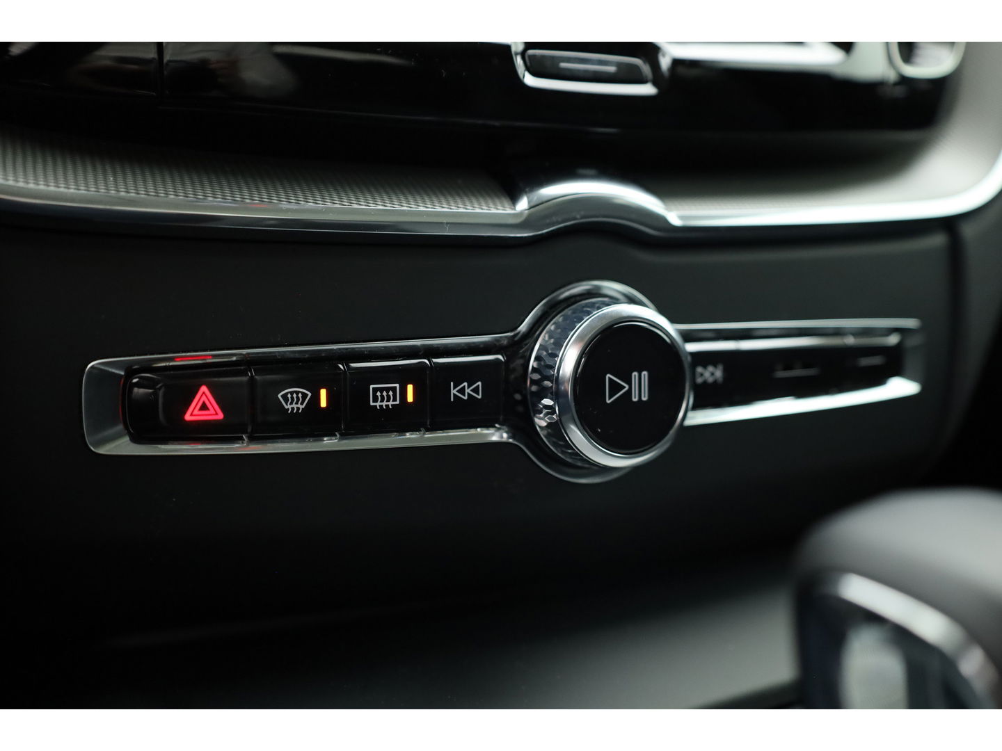 Volvo XC60 2.0 T8 Plug-in hybrid AWD Ultimate Dark | Head-up | 360 camera | Pano-dak | Stoel + stuurverw.