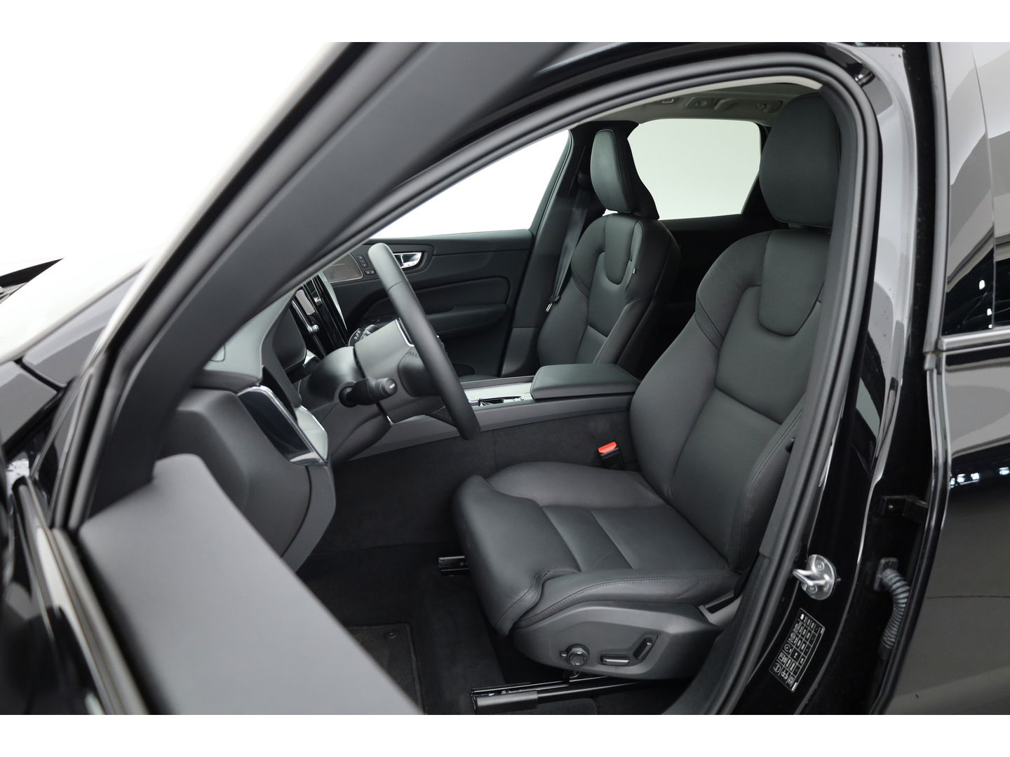 Volvo XC60 2.0 T8 Plug-in hybrid AWD Ultimate Dark | Head-up | 360 camera | Pano-dak | Stoel + stuurverw.