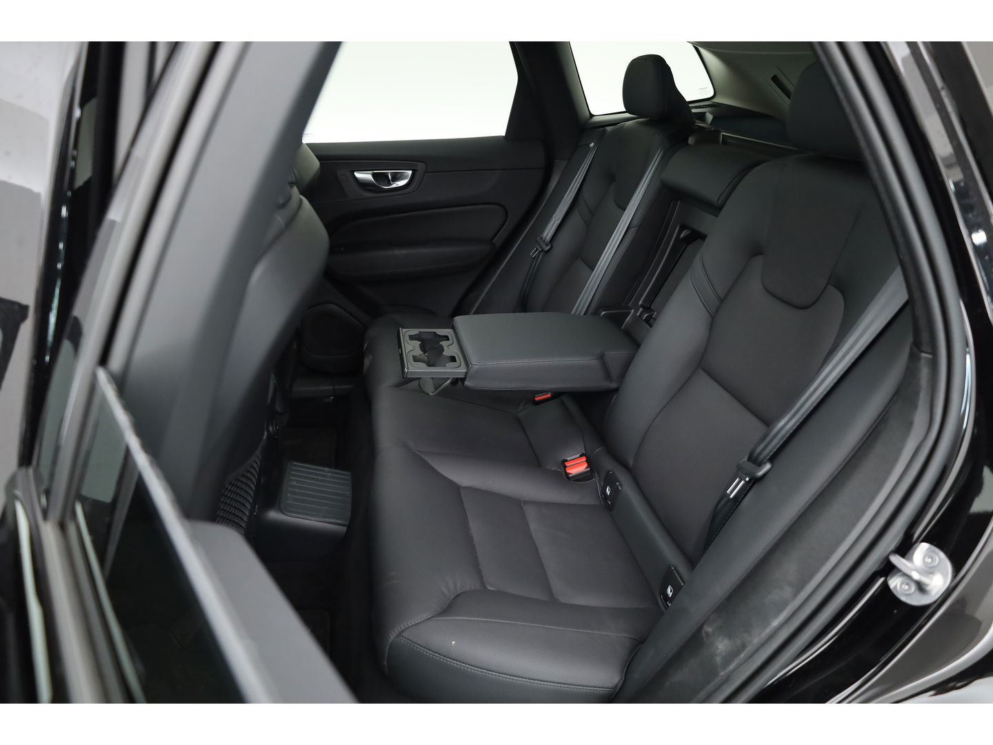 Volvo XC60 2.0 T8 Plug-in hybrid AWD Ultimate Dark | Head-up | 360 camera | Pano-dak | Stoel + stuurverw.