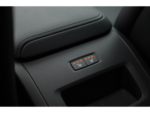 Volvo XC60 2.0 T8 Plug-in hybrid AWD Ultimate Dark | Head-up | 360 camera | Pano-dak | Stoel + stuurverw.