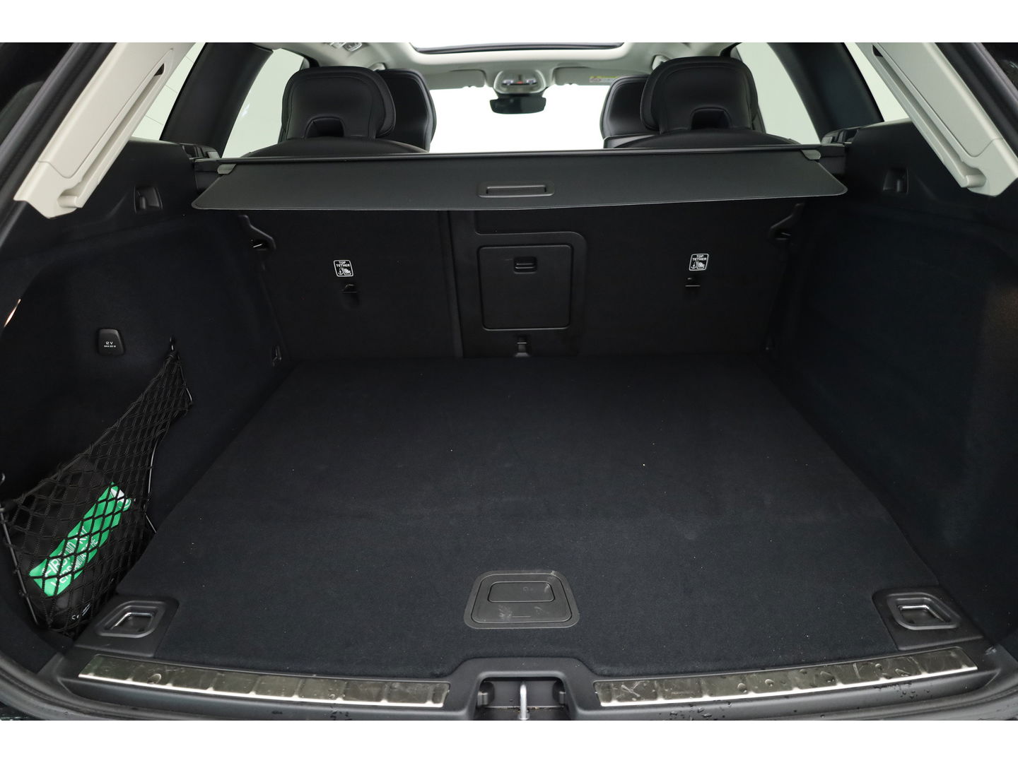 Volvo XC60 2.0 T8 Plug-in hybrid AWD Ultimate Dark | Head-up | 360 camera | Pano-dak | Stoel + stuurverw.