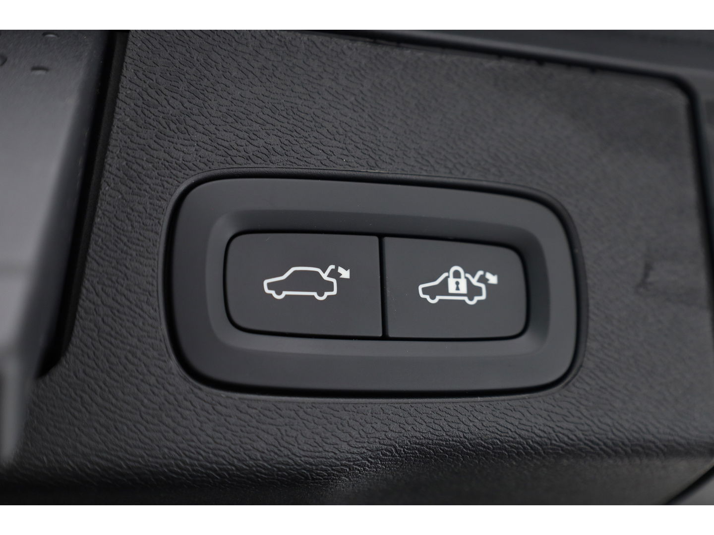 Volvo XC60 2.0 T8 Plug-in hybrid AWD Ultimate Dark | Head-up | 360 camera | Pano-dak | Stoel + stuurverw.