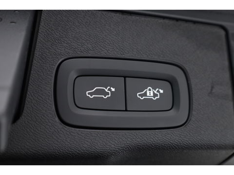 Volvo XC60 2.0 T8 Plug-in hybrid AWD Ultimate Dark | Head-up | 360 camera | Pano-dak | Stoel + stuurverw.