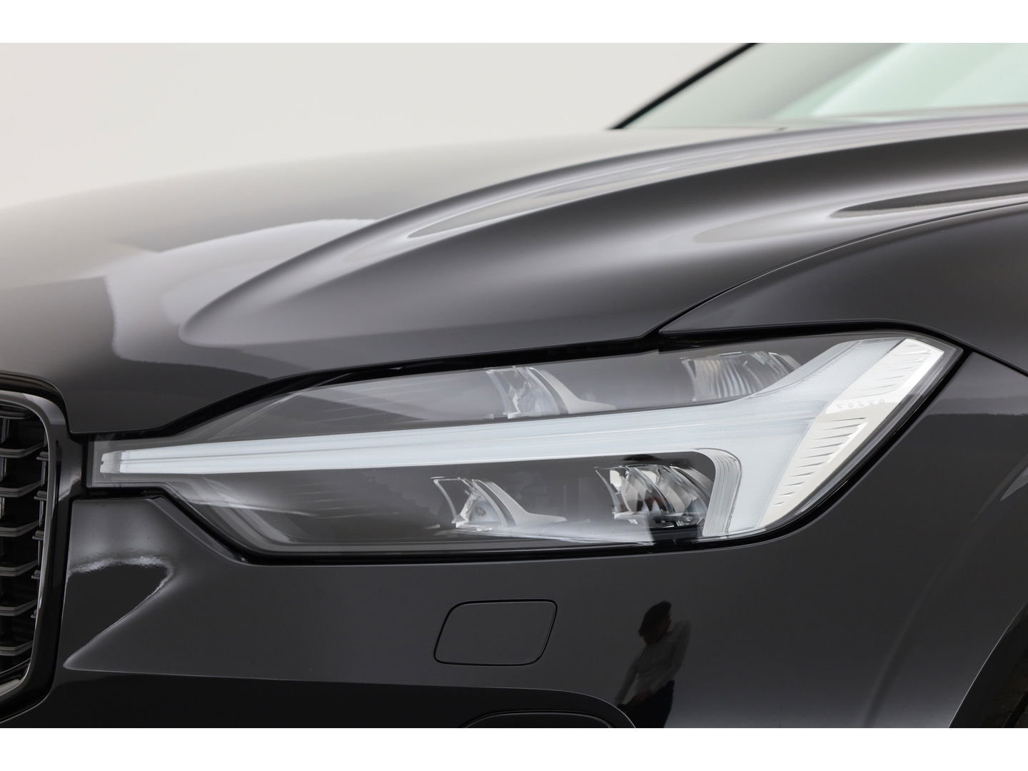 Volvo XC60 2.0 T8 Plug-in hybrid AWD Ultimate Dark | Head-up | 360 camera | Pano-dak | Stoel + stuurverw.