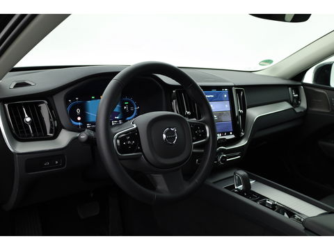 Volvo XC60 2.0 T8 Plug-in hybrid AWD Ultimate Dark | Head-up | 360 camera | Pano-dak | Stoel + stuurverw.