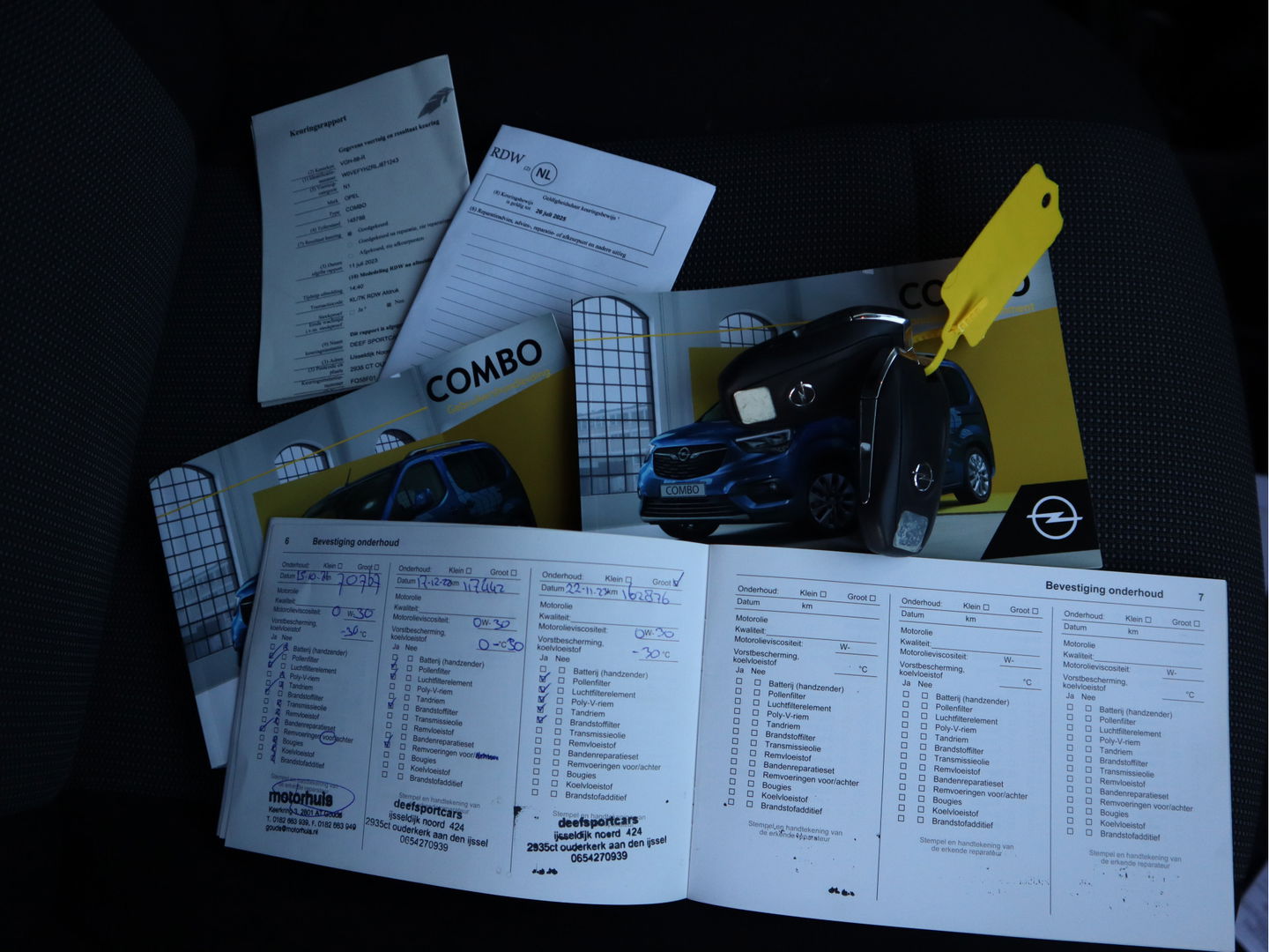 Opel Combo 1.5D 96 kw 131 pk Automaat - Trekhaak - Stoelverwarming