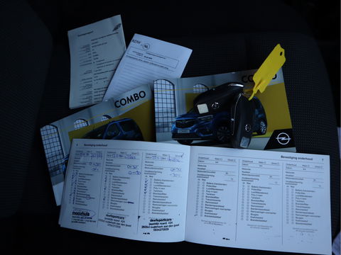 Opel Combo 1.5D 96 kw 131 pk Automaat - Trekhaak - Stoelverwarming
