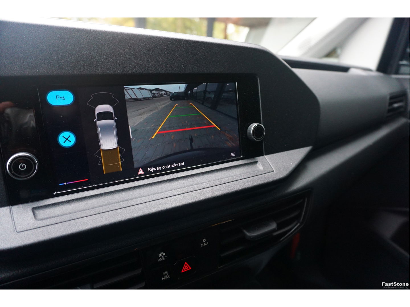 Volkswagen Caddy 2.0TDI 122PK DSG AUT Black Edition BPM VRIJ!! Apple Carplay, Camera, LED, 18" Velgen, Trekhaak C01