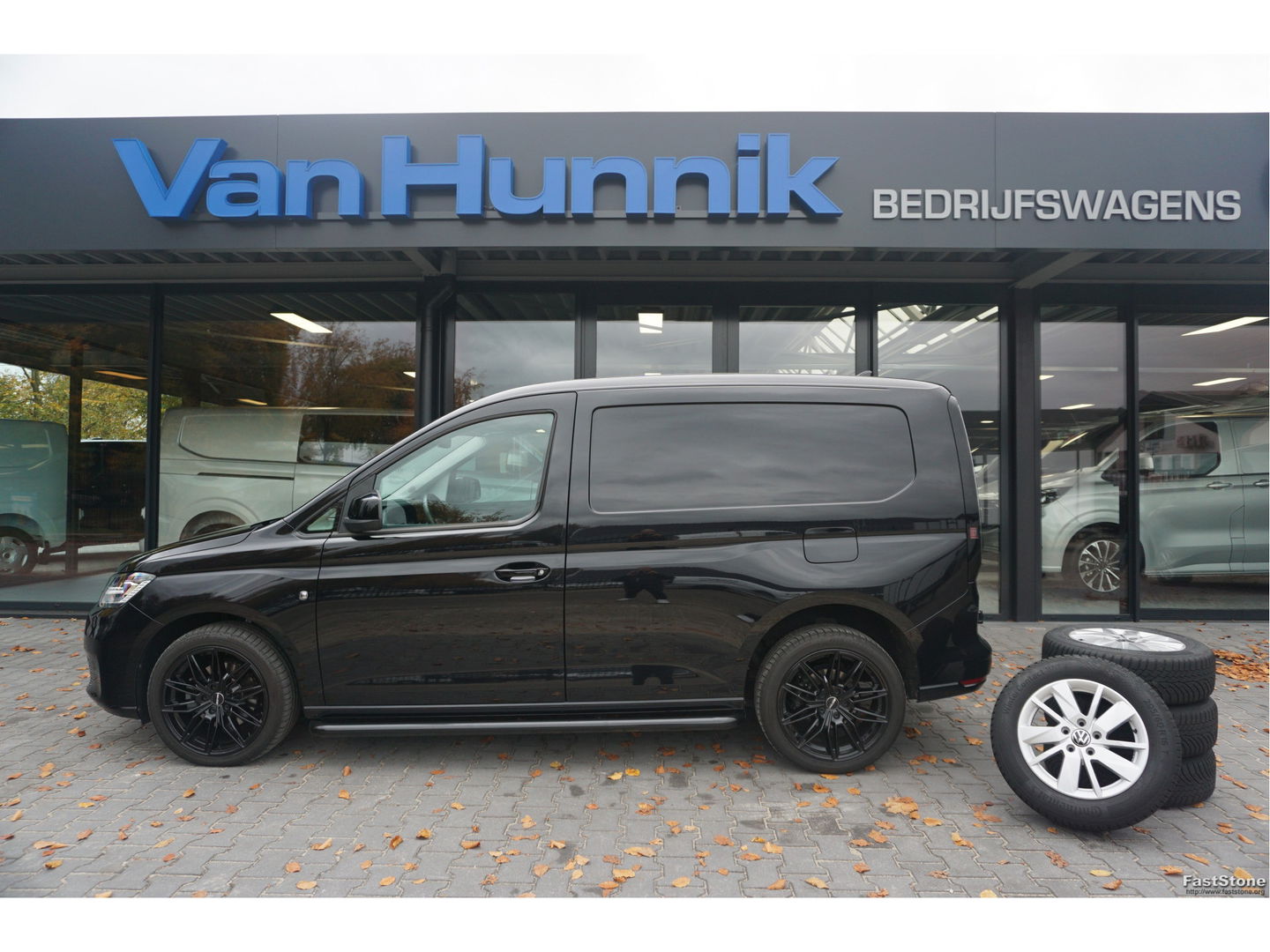 Volkswagen Caddy 2.0TDI 122PK DSG AUT Black Edition BPM VRIJ!! Apple Carplay, Camera, LED, 18" Velgen, Trekhaak C01
