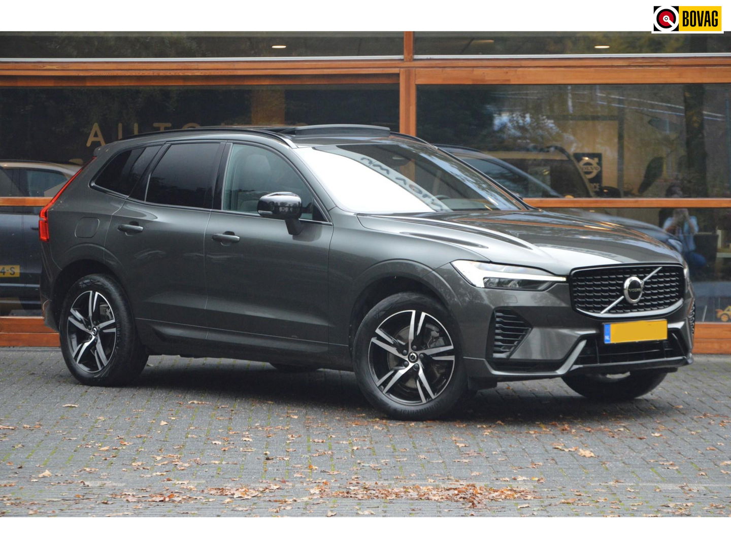 Volvo XC60 T6 Hybride Plus Dark Long Range | Camera | Stoel + Stuur Verwarming | Panormadak | BLIS |