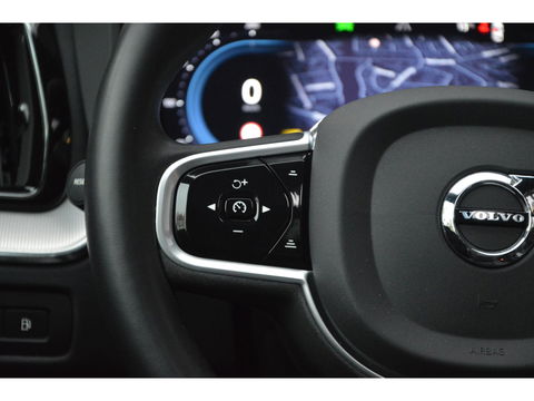 Volvo XC60 T6 Hybride Plus Dark Long Range | Camera | Stoel + Stuur Verwarming | Panormadak | BLIS |