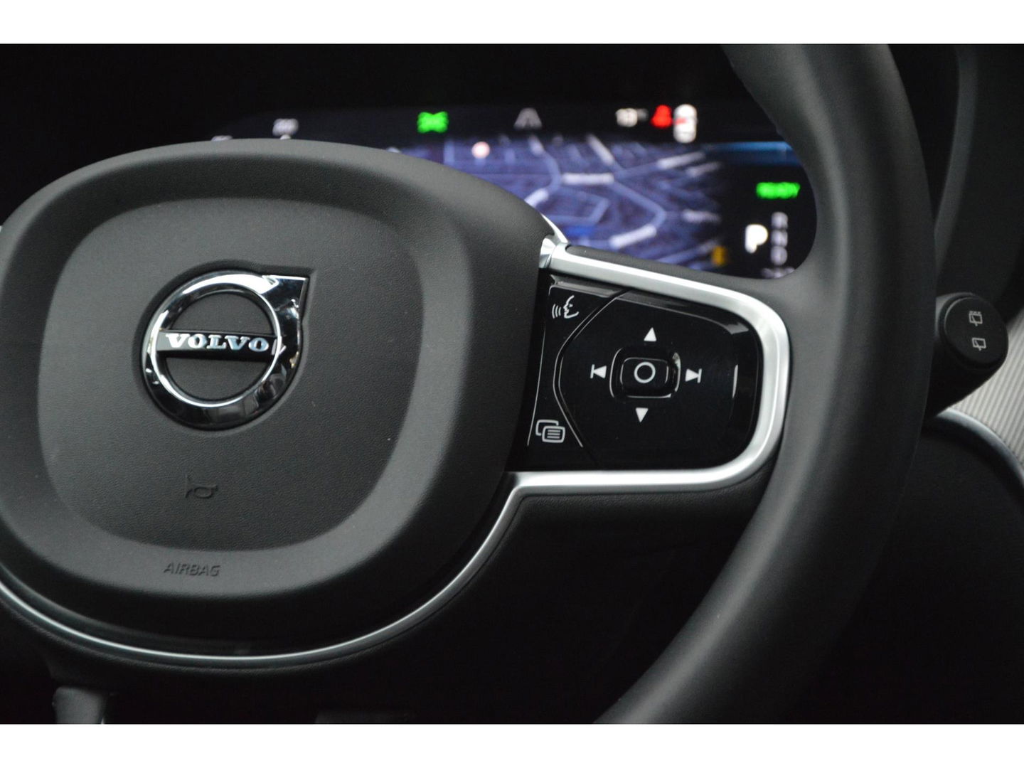 Volvo XC60 T6 Hybride Plus Dark Long Range | Camera | Stoel + Stuur Verwarming | Panormadak | BLIS |