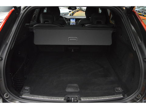 Volvo XC60 T6 Hybride Plus Dark Long Range | Camera | Stoel + Stuur Verwarming | Panormadak | BLIS |
