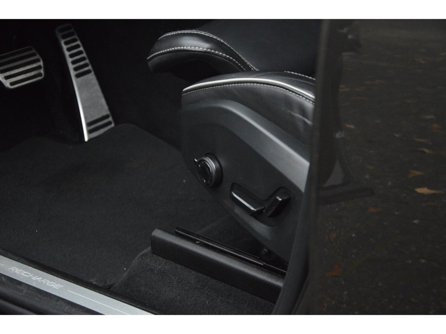 Volvo XC60 T6 Hybride Plus Dark Long Range | Camera | Stoel + Stuur Verwarming | Panormadak | BLIS |