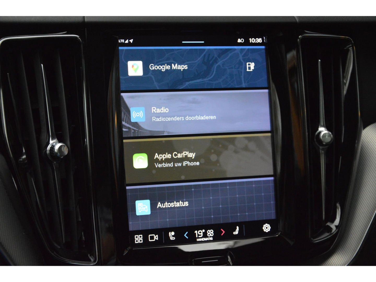 Volvo XC60 T6 Hybride Plus Dark Long Range | Camera | Stoel + Stuur Verwarming | Panormadak | BLIS |