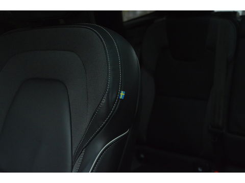 Volvo XC60 T6 Hybride Plus Dark Long Range | Camera | Stoel + Stuur Verwarming | Panormadak | BLIS |