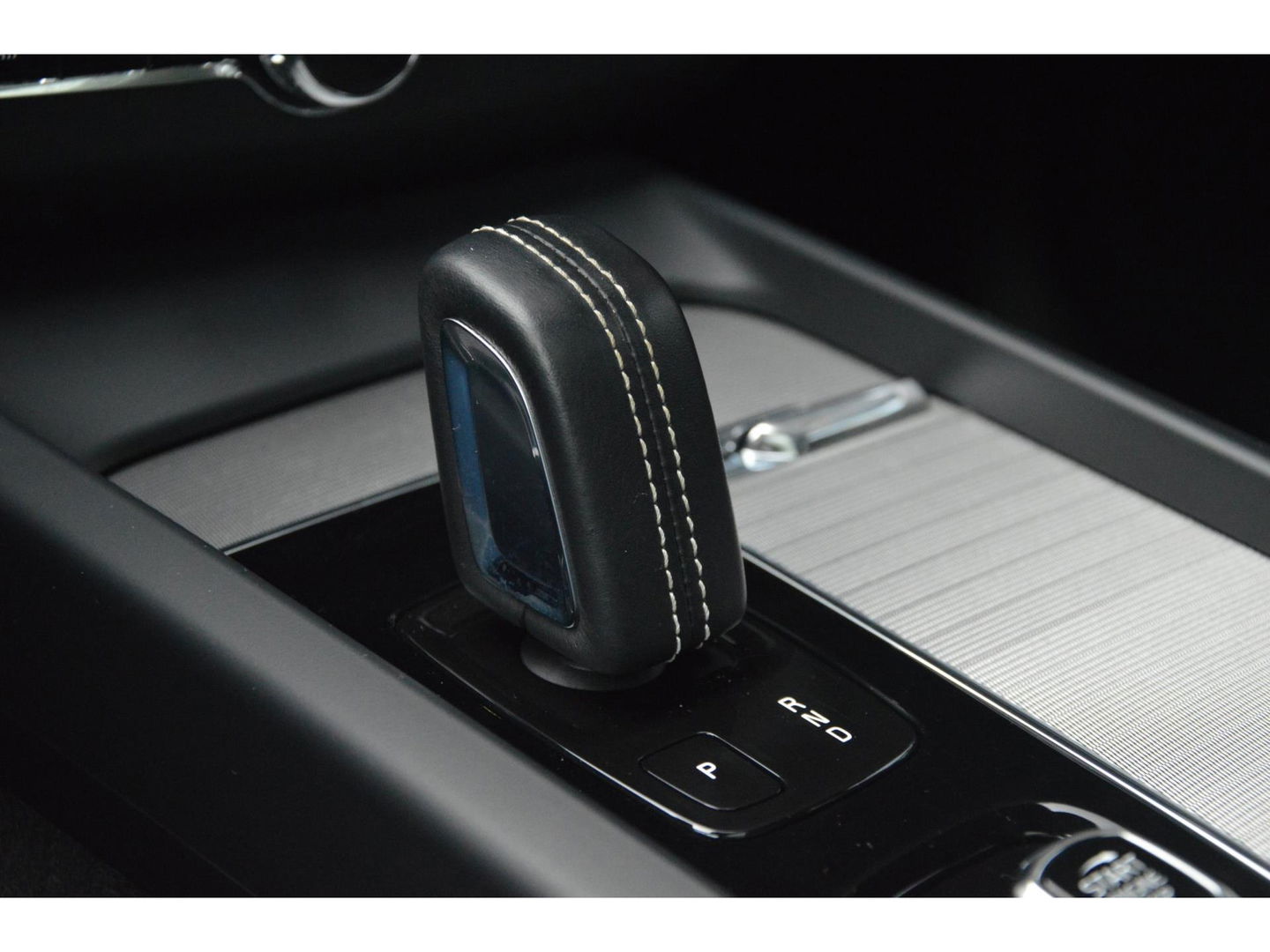 Volvo XC60 T6 Hybride Plus Dark Long Range | Camera | Stoel + Stuur Verwarming | Panormadak | BLIS |