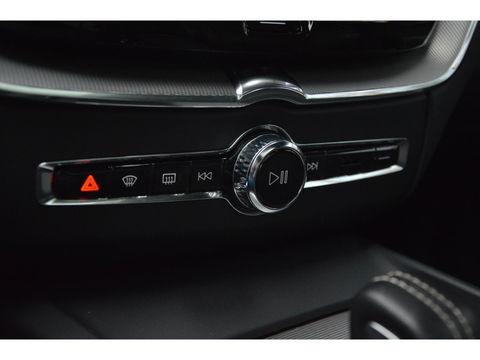 Volvo XC60 T6 Hybride Plus Dark Long Range | Camera | Stoel + Stuur Verwarming | Panormadak | BLIS |