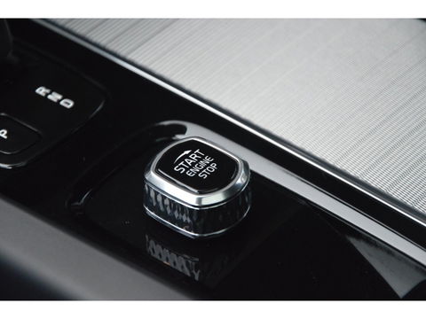 Volvo XC60 T6 Hybride Plus Dark Long Range | Camera | Stoel + Stuur Verwarming | Panormadak | BLIS |