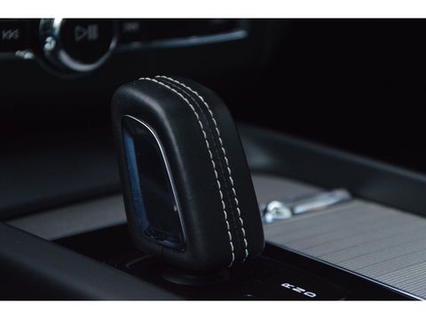 Volvo XC60 T6 Hybride Plus Dark Long Range | Camera | Stoel + Stuur Verwarming | Panormadak | BLIS |