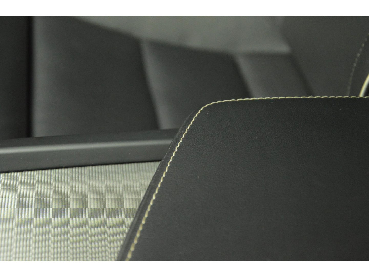 Volvo XC60 T6 Hybride Plus Dark Long Range | Camera | Stoel + Stuur Verwarming | Panormadak | BLIS |