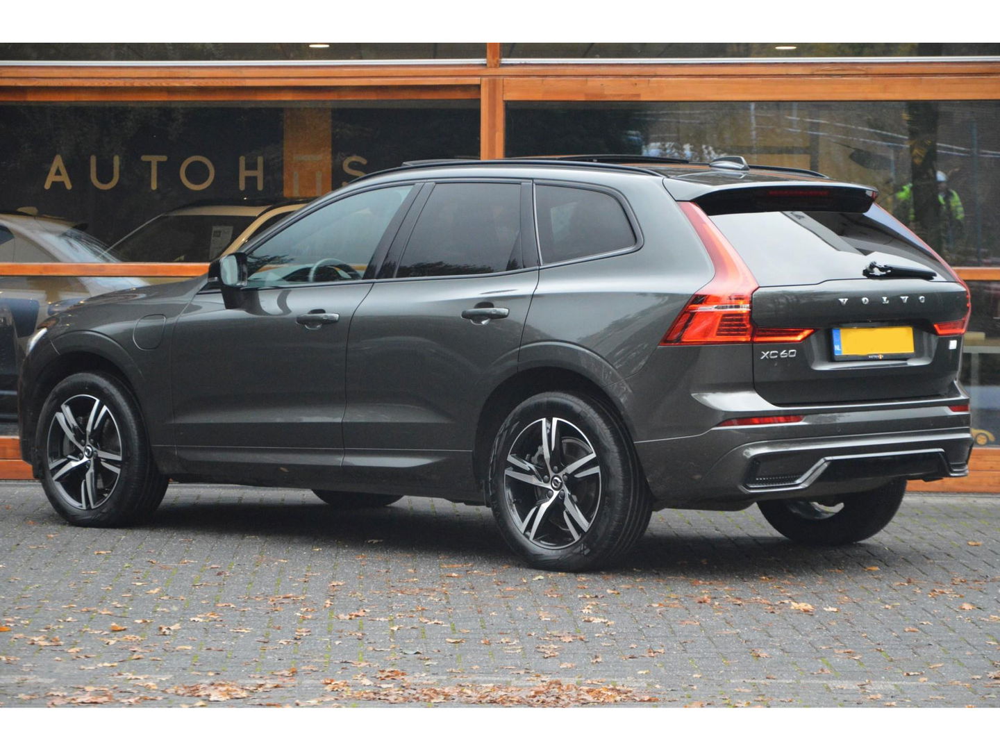 Volvo XC60 T6 Hybride Plus Dark Long Range | Camera | Stoel + Stuur Verwarming | Panormadak | BLIS |