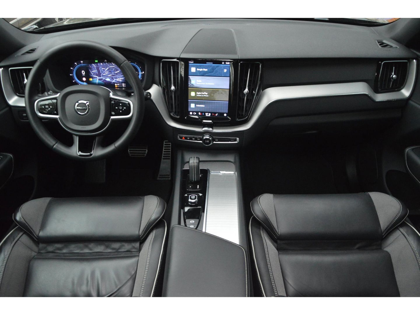 Volvo XC60 T6 Hybride Plus Dark Long Range | Camera | Stoel + Stuur Verwarming | Panormadak | BLIS |