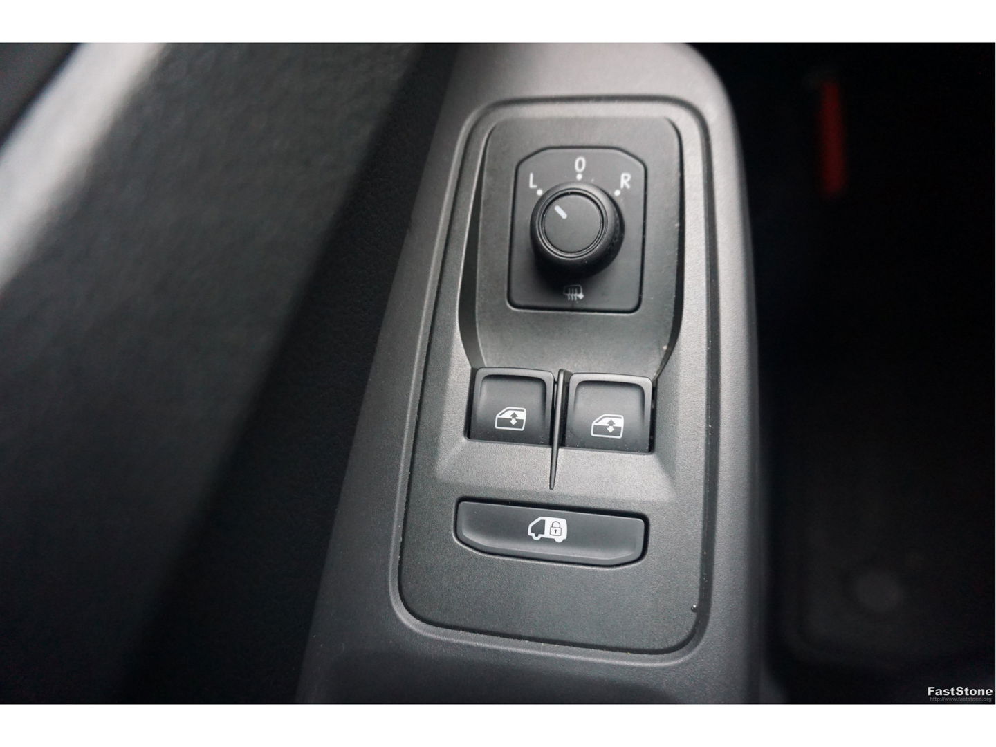 Volkswagen Caddy 2.0TDI 122PK DSG AUT Black Edition BPM VRIJ!! Apple Carplay, Camera, LED, 18" Velgen, Trekhaak C02