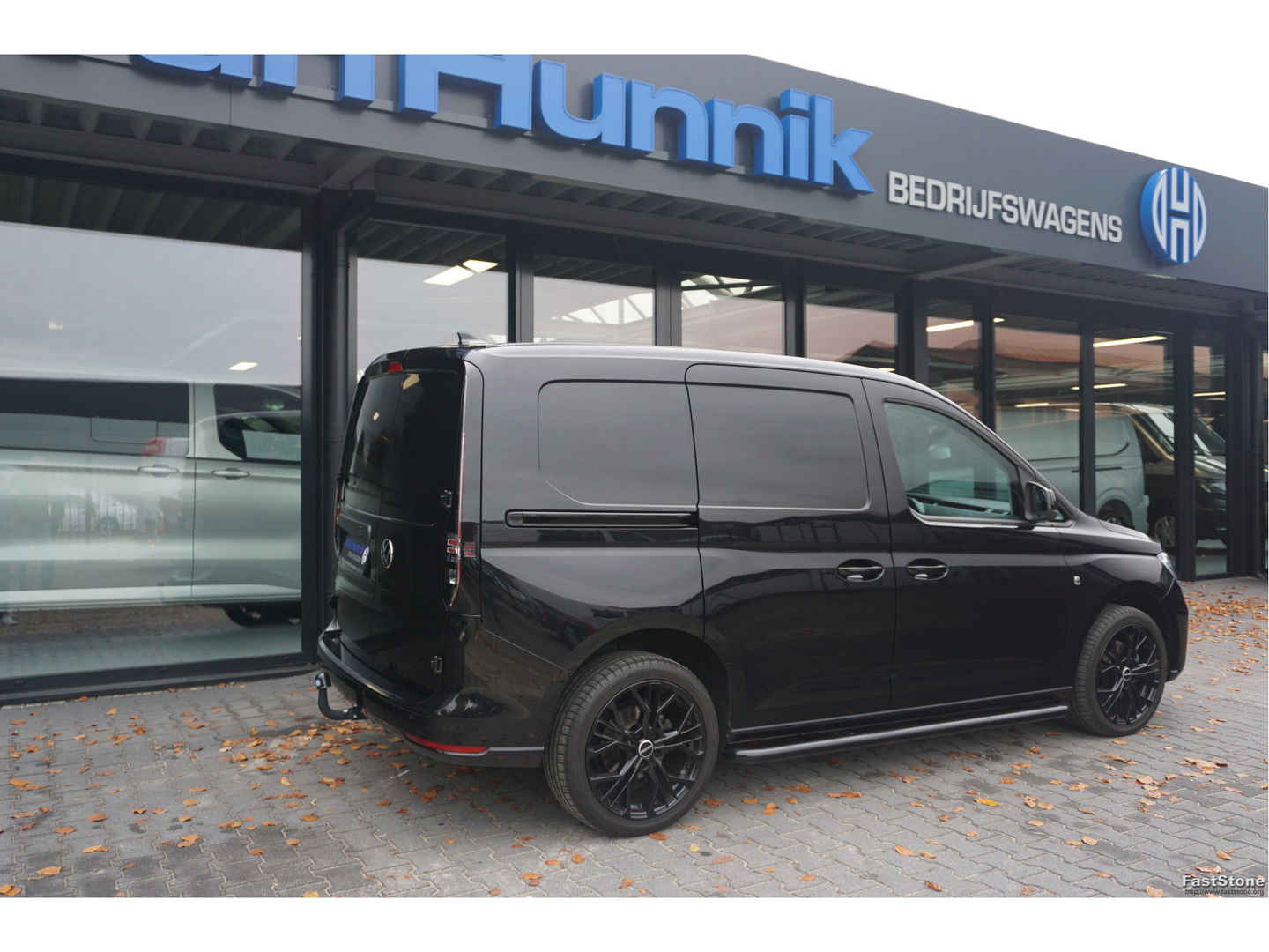 Volkswagen Caddy 2.0TDI 122PK DSG AUT Black Edition BPM VRIJ!! Apple Carplay, Camera, LED, 18" Velgen, Trekhaak C02