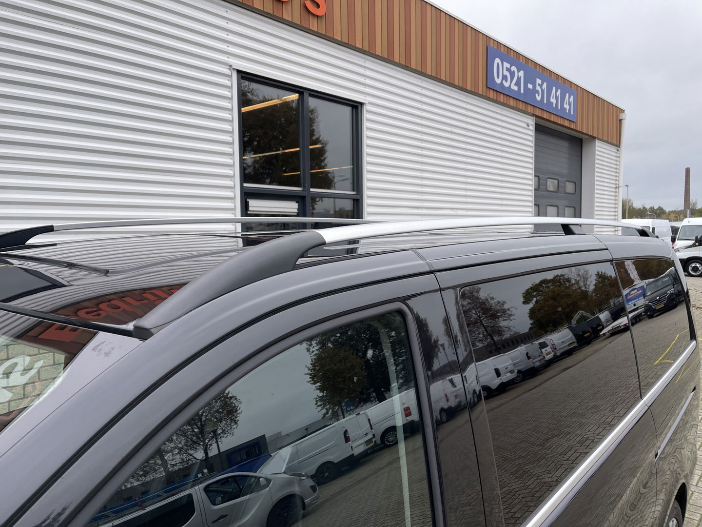 Mercedes-Benz V-Klasse 250d 190pk automaat Lang L2H1 DC 5 persoons Avantgarde / vaste prijs rijklaar € 39.950 marge / lease vanaf € 652 / zwart leer / electrische schuifdeuren / zwart metallic / burmester