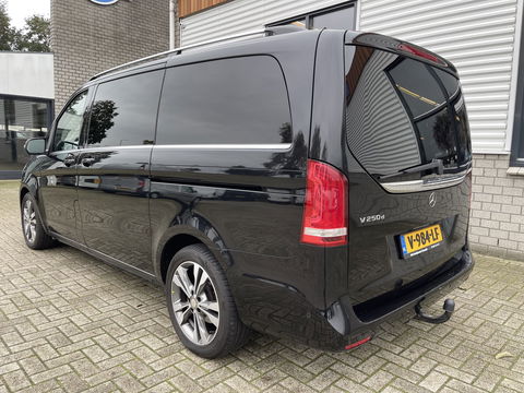 Mercedes-Benz V-Klasse 250d 190pk automaat Lang L2H1 DC 5 persoons Avantgarde / vaste prijs rijklaar € 39.950 marge / lease vanaf € 652 / zwart leer / electrische schuifdeuren / zwart metallic / burmester