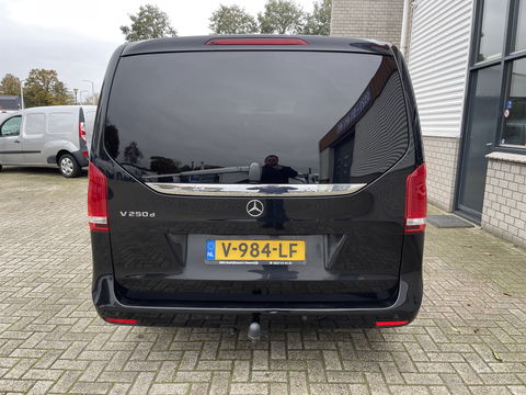 Mercedes-Benz V-Klasse 250d 190pk automaat Lang L2H1 DC 5 persoons Avantgarde / vaste prijs rijklaar € 39.950 marge / lease vanaf € 652 / zwart leer / electrische schuifdeuren / zwart metallic / burmester