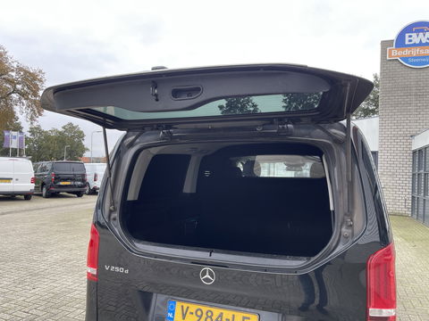 Mercedes-Benz V-Klasse 250d 190pk automaat Lang L2H1 DC 5 persoons Avantgarde / vaste prijs rijklaar € 39.950 marge / lease vanaf € 652 / zwart leer / electrische schuifdeuren / zwart metallic / burmester