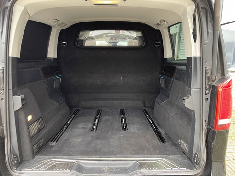 Mercedes-Benz V-Klasse 250d 190pk automaat Lang L2H1 DC 5 persoons Avantgarde / vaste prijs rijklaar € 39.950 marge / lease vanaf € 652 / zwart leer / electrische schuifdeuren / zwart metallic / burmester