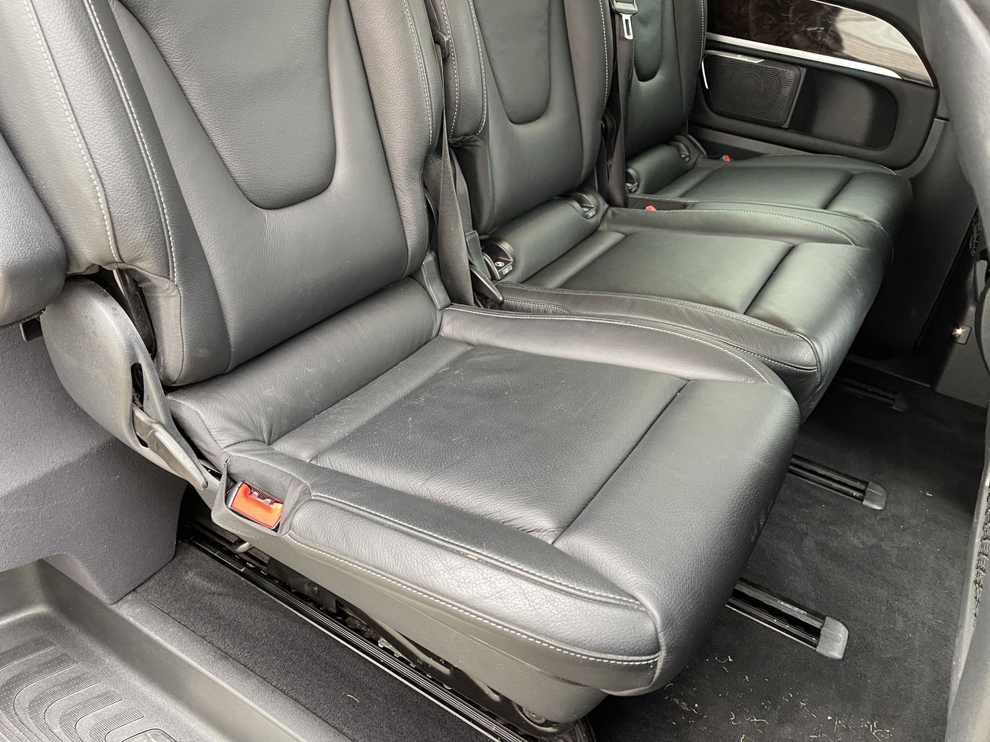 Mercedes-Benz V-Klasse 250d 190pk automaat Lang L2H1 DC 5 persoons Avantgarde / vaste prijs rijklaar € 39.950 marge / lease vanaf € 652 / zwart leer / electrische schuifdeuren / zwart metallic / burmester