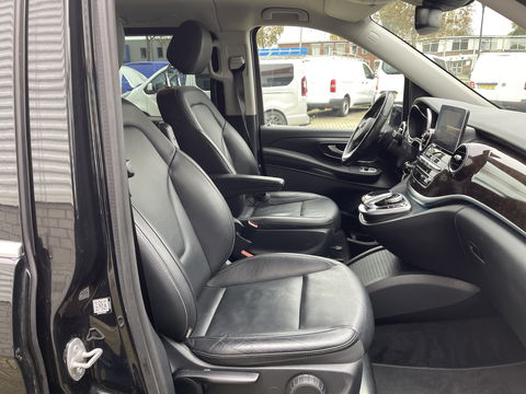 Mercedes-Benz V-Klasse 250d 190pk automaat Lang L2H1 DC 5 persoons Avantgarde / vaste prijs rijklaar € 39.950 marge / lease vanaf € 652 / zwart leer / electrische schuifdeuren / zwart metallic / burmester