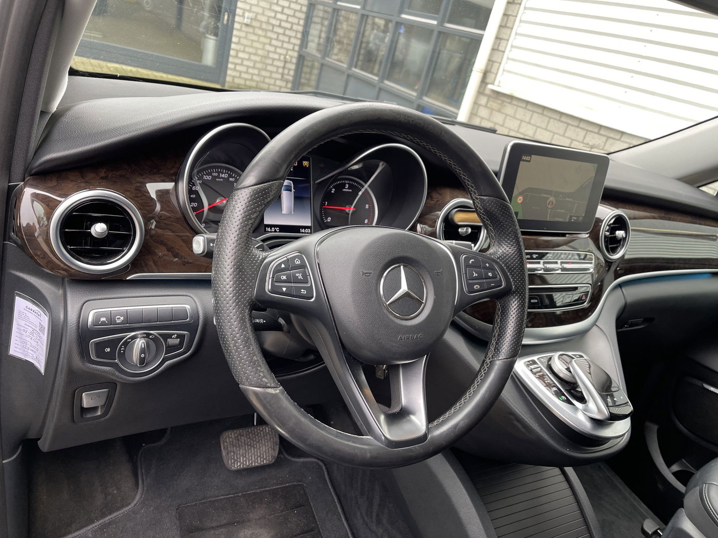 Mercedes-Benz V-Klasse 250d 190pk automaat Lang L2H1 DC 5 persoons Avantgarde / vaste prijs rijklaar € 39.950 marge / lease vanaf € 652 / zwart leer / electrische schuifdeuren / zwart metallic / burmester
