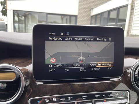 Mercedes-Benz V-Klasse 250d 190pk automaat Lang L2H1 DC 5 persoons Avantgarde / vaste prijs rijklaar € 39.950 marge / lease vanaf € 652 / zwart leer / electrische schuifdeuren / zwart metallic / burmester