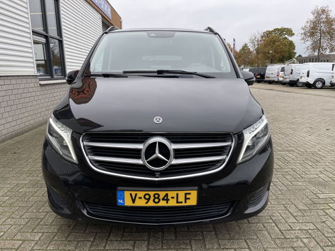 Mercedes-Benz V-Klasse 250d 190pk automaat Lang L2H1 DC 5 persoons Avantgarde / vaste prijs rijklaar € 39.950 marge / lease vanaf € 652 / zwart leer / electrische schuifdeuren / zwart metallic / burmester
