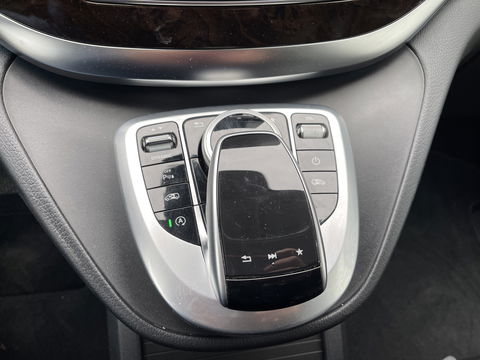 Mercedes-Benz V-Klasse 250d 190pk automaat Lang L2H1 DC 5 persoons Avantgarde / vaste prijs rijklaar € 39.950 marge / lease vanaf € 652 / zwart leer / electrische schuifdeuren / zwart metallic / burmester