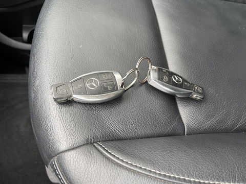 Mercedes-Benz V-Klasse 250d 190pk automaat Lang L2H1 DC 5 persoons Avantgarde / vaste prijs rijklaar € 39.950 marge / lease vanaf € 652 / zwart leer / electrische schuifdeuren / zwart metallic / burmester