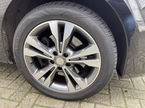 Mercedes-Benz V-Klasse 250d 190pk automaat Lang L2H1 DC 5 persoons Avantgarde / vaste prijs rijklaar € 39.950 marge / lease vanaf € 652 / zwart leer / electrische schuifdeuren / zwart metallic / burmester