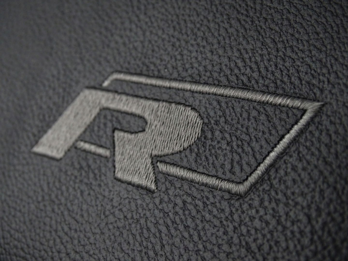 Volkswagen Tiguan 1.5 TSI 150PK automaat / Highline / R-line / LED *NAP*