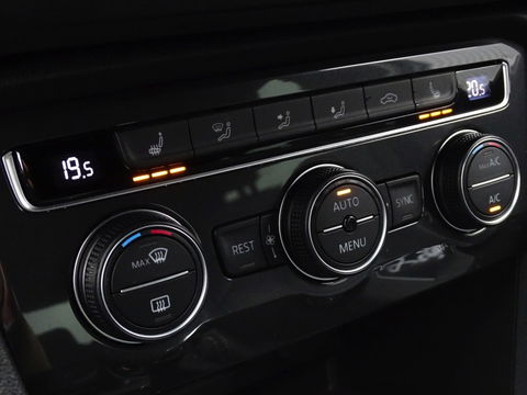 Volkswagen Tiguan 1.5 TSI 150PK automaat / Highline / R-line / LED *NAP*